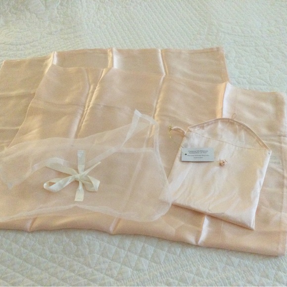 Dreamsacks Pink 100% Silk Pillowcase - Picture 4 of 9